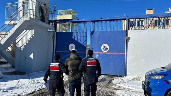 30 ayrı suçtan aranan dolandırıcı yakayı ele verdi: Nevşehir'de JASAT operasyonu!