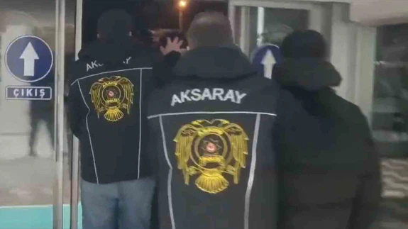 Aksaray’da 3 çocuk binlerce liralık bıçakla sırra kadem bastı! Küçük hırsızların o anları kamerada...