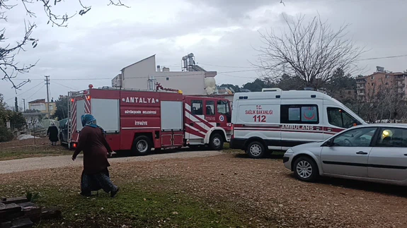 Bir kıvılcım yetti: Manavgat'ta ev alevlere teslim oluyordu!