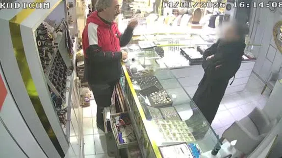 Bahçelievler’de maskeyle girdi, altınla çıktı! 3 milyonluk alışverişte ne poşet var ne fiş...