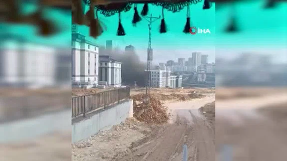 Başakşehir’de gökyüzü kızıl kesildi... Şantiye Alev aldı, müdahale sürüyor!