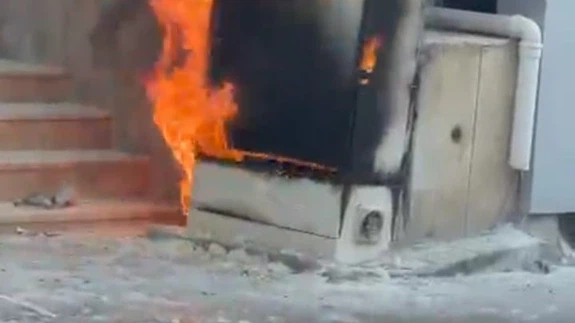 Batman’a elektrik fazla geldi, alevler yükseldi! Isınma mücadelesi panoda bitti...