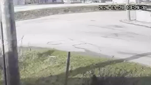 Bolu’da virajı alamayan otomobil dereye uçtu... 3 yaralı, o anlar kamerada!