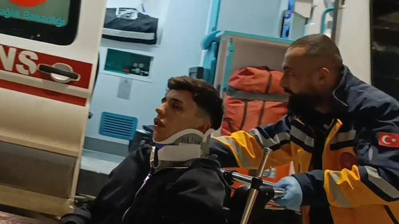 Bursa’da 'Direk' kaza! Direksiyon hakimiyeti izine çıktı, otomobil ok gibi saplandı...