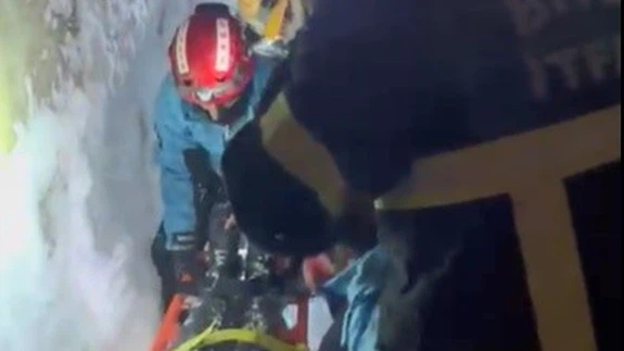 Damda kar temizlerken üzerlerine çığ düştü