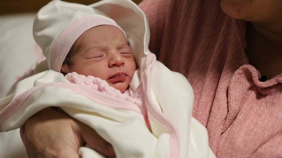 Yeni yılın ilk dakikalarında 4 bebek dünyaya geldi