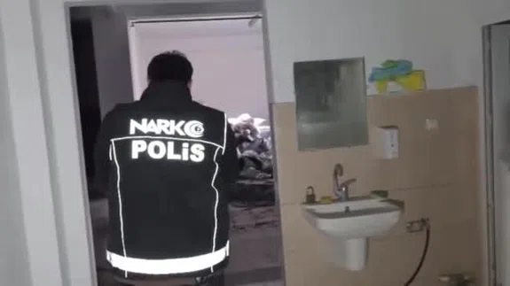 Eski fabrika binasını uyuşturucu imalathanesine çevirmiş