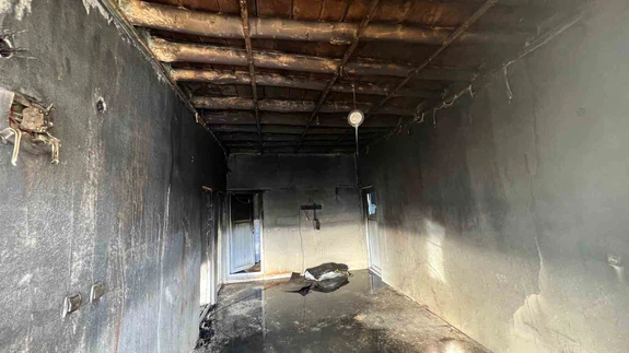 Hakkari'de bir kıvılcımla başlayan yangın, saniyeler içinde evi küle çevirdi!