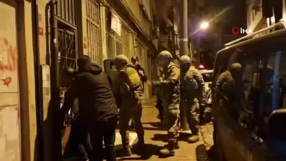 Milyonluk ceza, 107 yıl hapis… Firari Eyüpsultan'da polise takıldı!