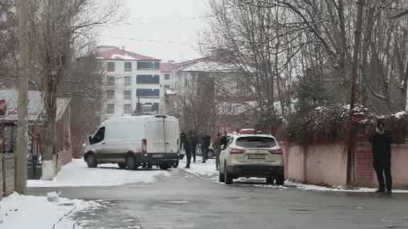 Polis bölgeyi boşalttı, herkes nefesini tuttu: Çantadan çıkanlar şaşırttı...O anlar kamerada!