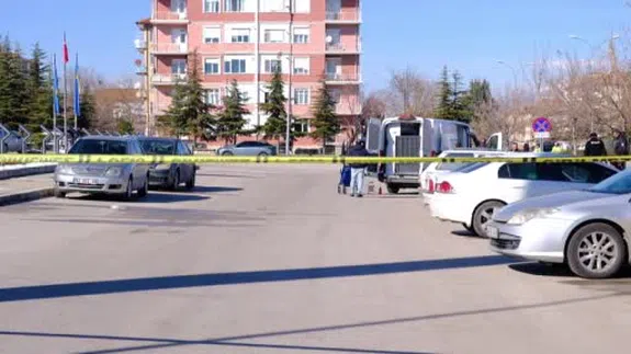 Petrol istasyonu girişindeki valiz korku yarattı: Karaman'da fünyeli müdahale!