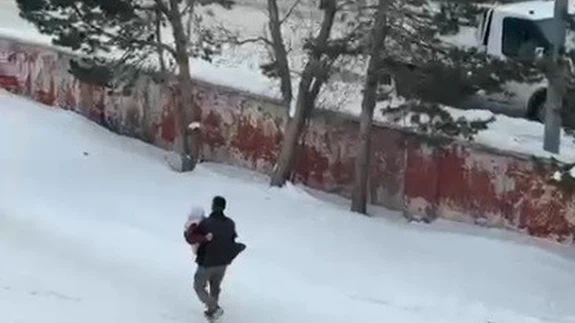 Evladın kucağında anlam yüklü yolculuk... O görüntüler kalpleri fethetti!