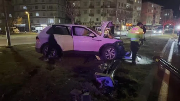 Kazaya karışan araçta yangın paniği