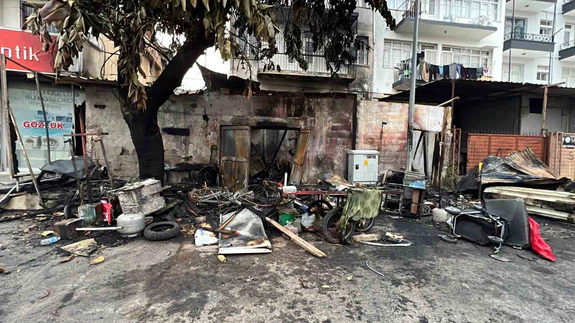 25 yıllık dostu konuştu: 'Kimseye zararı yoktu': Mersinde kundaklama kamerada!