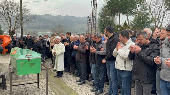 Bir kavşak, iki tabut, geride kalan gözyaşları... Yakın dostların ölüm yolculuğu anbean kamerada!