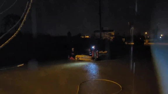 Antalya’da şehir sele teslim... Araçlar sürüklendi, vatandaşlar botlarla kurtarıldı!