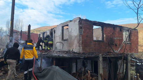 Bir ev, iki kayıp: Samsun'da anne ve kızı yangında can verdi!