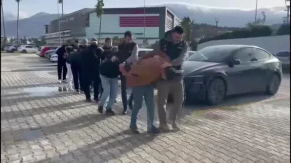 Hatay'da şiddetle gasp ettiler: Telefonunu aldılar, hesabını boşalttılar!