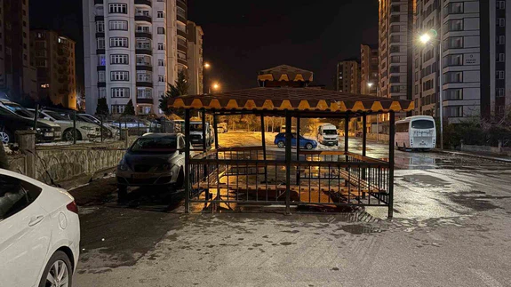 Kayseri’de fırtına gibi gece: Kamelya yola uçtu!