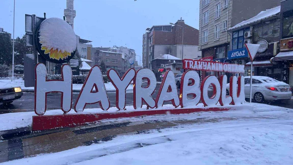 Tekirdağ'da kartpostallık kar manzaraları… Sürüş zorlaştı, dikkat uyarısı yapıldı!