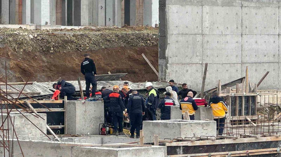 Taze beton mezar oldu! Kalıp çöktü, bir can gitti...