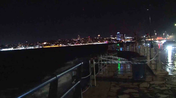 Lodos Üsküdar’ı vurdu: Dev dalgalar sahili aştı!