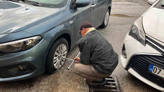 Alanya’yı savaş alanına çevirdiler: Lastik kestiler, cipsle kaçtılar...