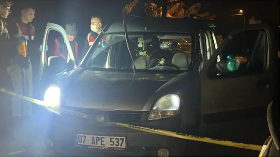 Alanya’da sokak ortasında kurşunlu tuzak... Kimliği belirsiz saldırgan, bir ocağı söndürdü!