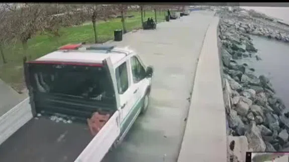 Bakırköy’de zabıta aracı denize çakıldı! Akılalmaz kazanın görüntüleri ortaya çıktı...