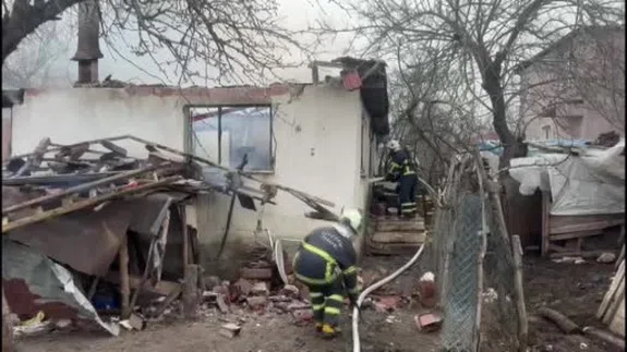 Bilecik'te korkutan yangın... Alevler evi yuttu, geriye sadece duvarlar kaldı!