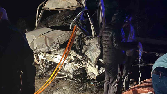 Burdur’da demir yığınına dönen umutlar... Tırla dansın bedeli ağır oldu!