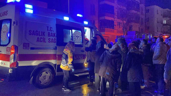 Çorum'da geceyi yakan panik... Uykudaki aileyi duman uyandırdı!