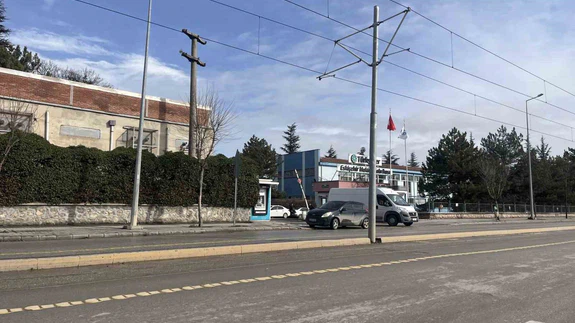 Fabrikada cehennem anları: Erimiş metal patladı, ortalık savaş alanına döndü!