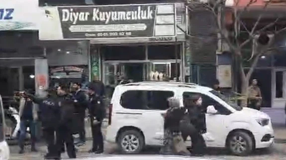 Gaziantep’te altın için çocuk yaşta suç... Maskeli 3’lü kuyumcuyu böyle soydu!
