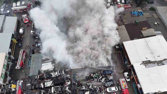 Başakşehir’de dumanlar gökyüzünü kapladı: Sanayi sitesi cehenneme döndü!