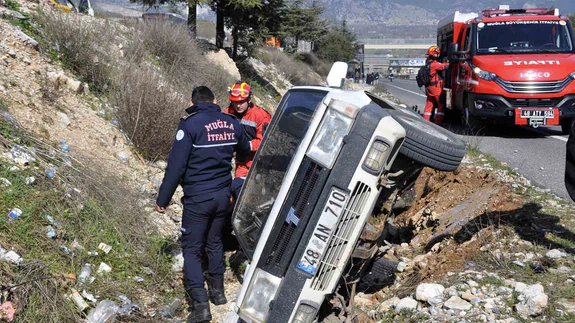 Muğla'da direksiyon boşa düştü, sürücü ölümden döndü!