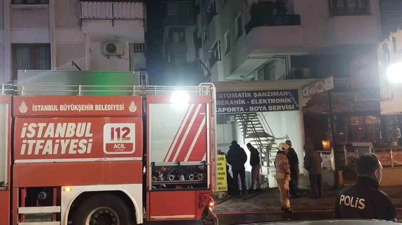 Mahalle uykudaydı, alevler ayaktaydı... Maltepe’de geceyi aydınlatan felaket!