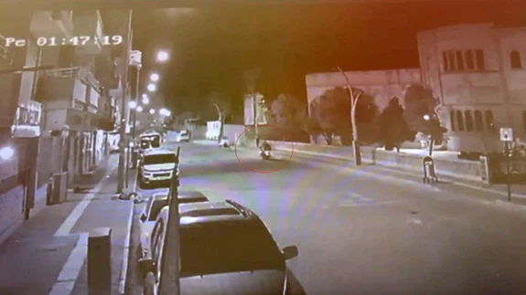 Mardin’de karşıya geçmek isterken hayatı karardı! Göz göre göre gelen kaza anbean kamerada...