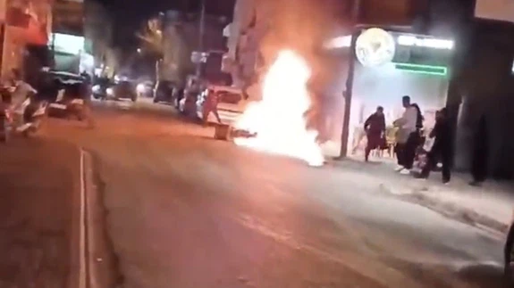 Adana’da park halindeki motosiklet alev topuna döndü!