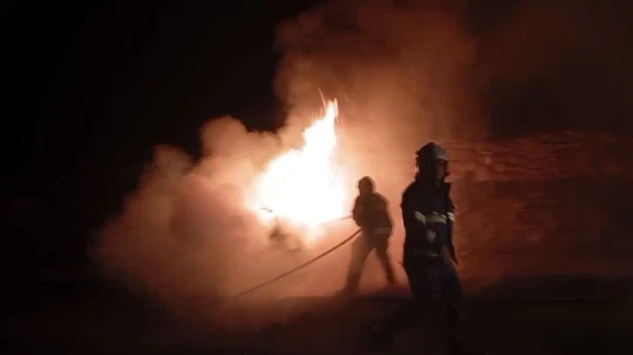 Mardin’de gece nöbetini alevler tuttu! Park halindeydi, ama tarih oldu...