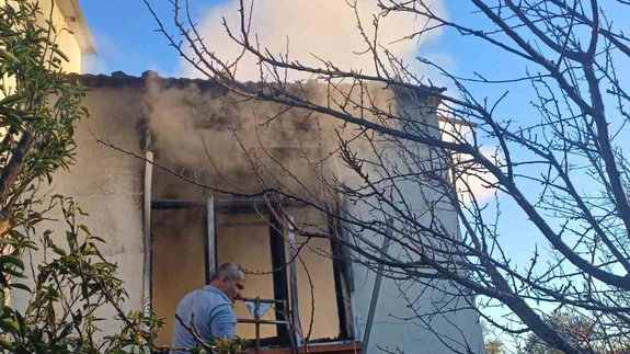 Eşi dışarıdaydı… 84 yaşındaki kadın alevlerin arasında kaldı!