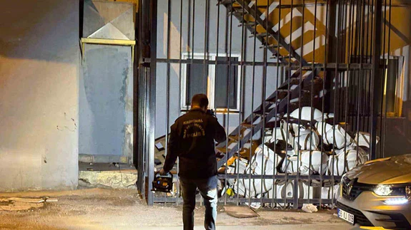 Kayseri’de pes dedirten olay! Kendi kendini vurdu, suçu merdivene attı...