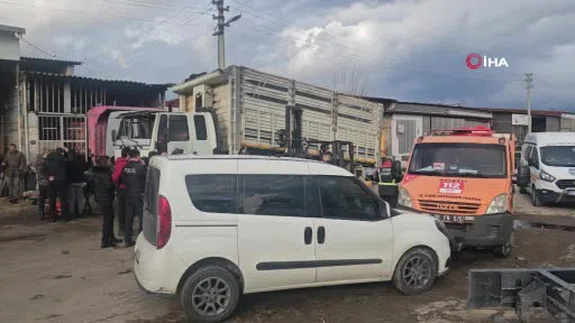 Tamir ettikleri kamyonun kasası üzerlerine düştü: 2 ölü 1 yaralı