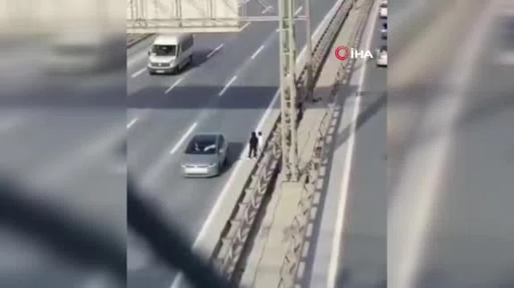TEM’de ölümle saklambaç... Çocuklar otoyolda koştu, o anlar yürekleri ağza getirdi!