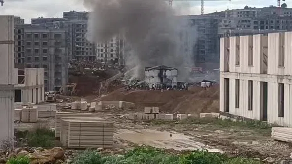 Tuzla’da alevler zincirleme yayıldı! İşçi konteynerleri cayır cayır yandı