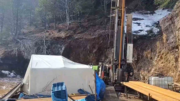 Sondaj başında ölümle mesai: Ekmek parası için çıktığı dağdan kopan kayanın altında can verdi!