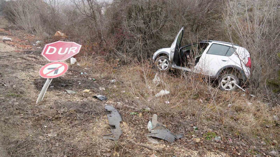 Kastamonu’da virajı alamayan otomobil şarampole uçtu! Hurdaya dönen araçta mucize kurtuluş...