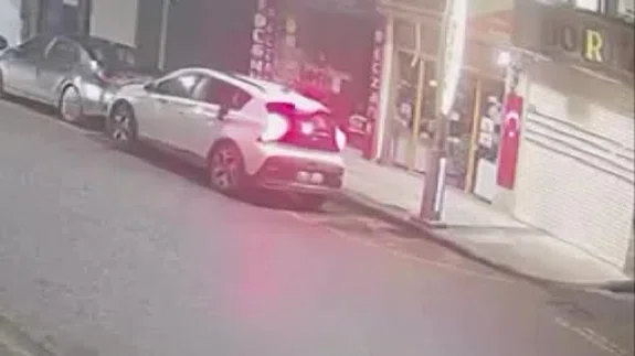 Bu nasıl hız! 90 saniyelik altın soygunu kameralara anbean yansıdı