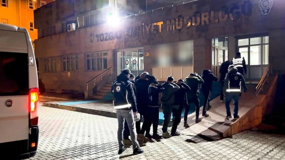 Yozgat’ta göçmen kaçakçısı 3 kişi tutuklandı