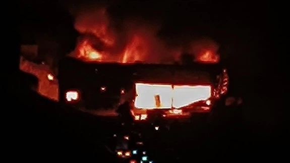 Şanlıurfa’da felaket görüntüleri... Zeytin ve fıstık tesisi alevlere teslim oldu!